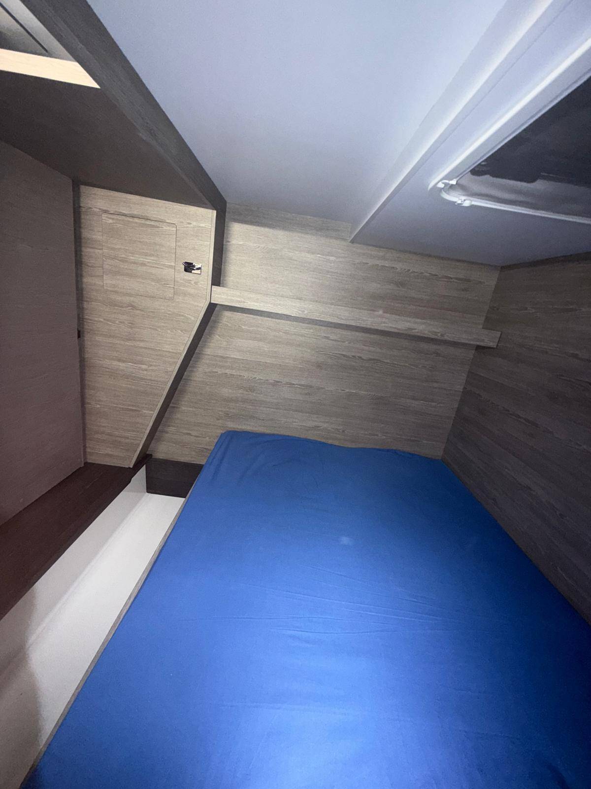 Power catamaran Fountaine Pajot MY6 Mamma Mia