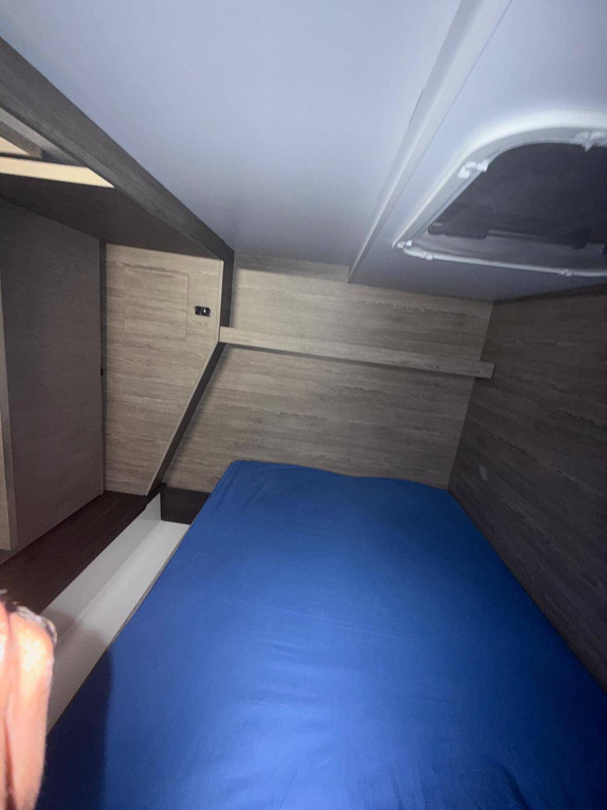 Power catamaran Fountaine Pajot MY6 Mamma Mia