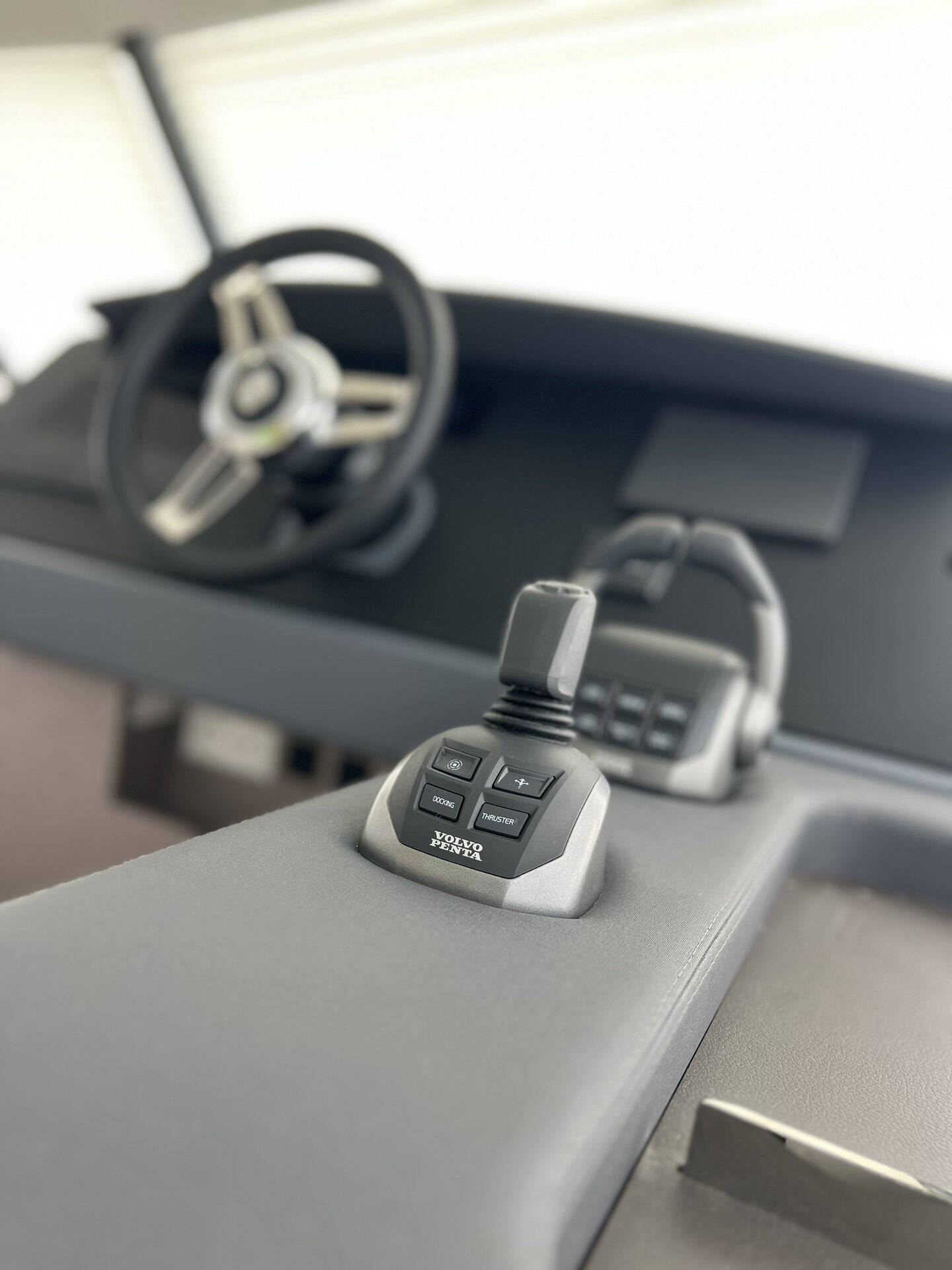 Power catamaran Fountaine Pajot MY6 Mamma Mia