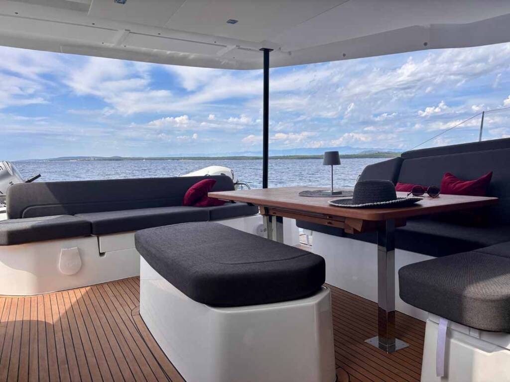 Catamaran Fountaine Pajot FP 41 Quatuor 3 Acamar