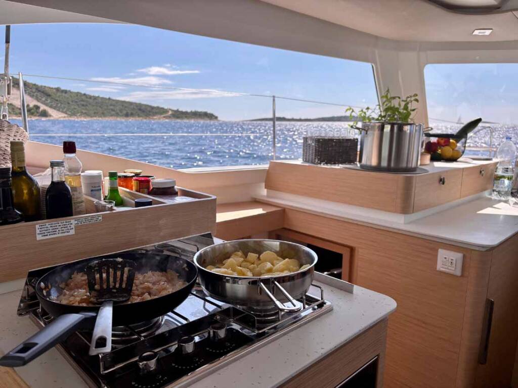 Catamaran Fountaine Pajot New 41 Quatuor 4 Acamar