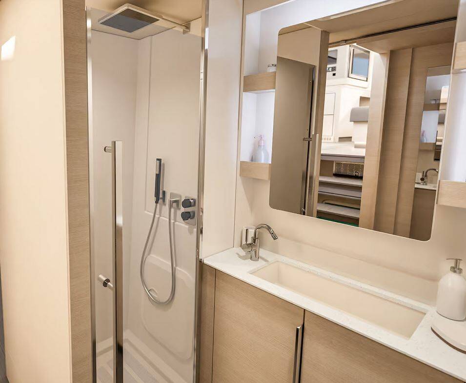 Catamaran Fountaine Pajot FP 44 Quatuor ELECTRIC MANATEE 