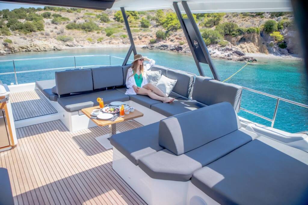 Power catamaran Fountaine Pajot Power 67 D2