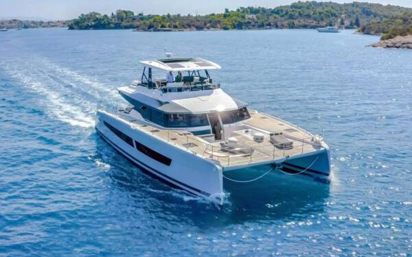 Fountaine Pajot Power 67 Ariva