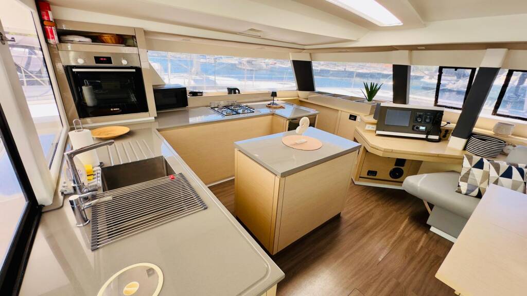 Catamaran Fountaine Pajot Saba 50 Franco Nero