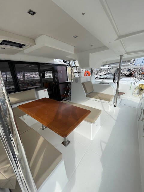 Katamaran Fountaine Pajot Saona 47 Quintet Red Rose