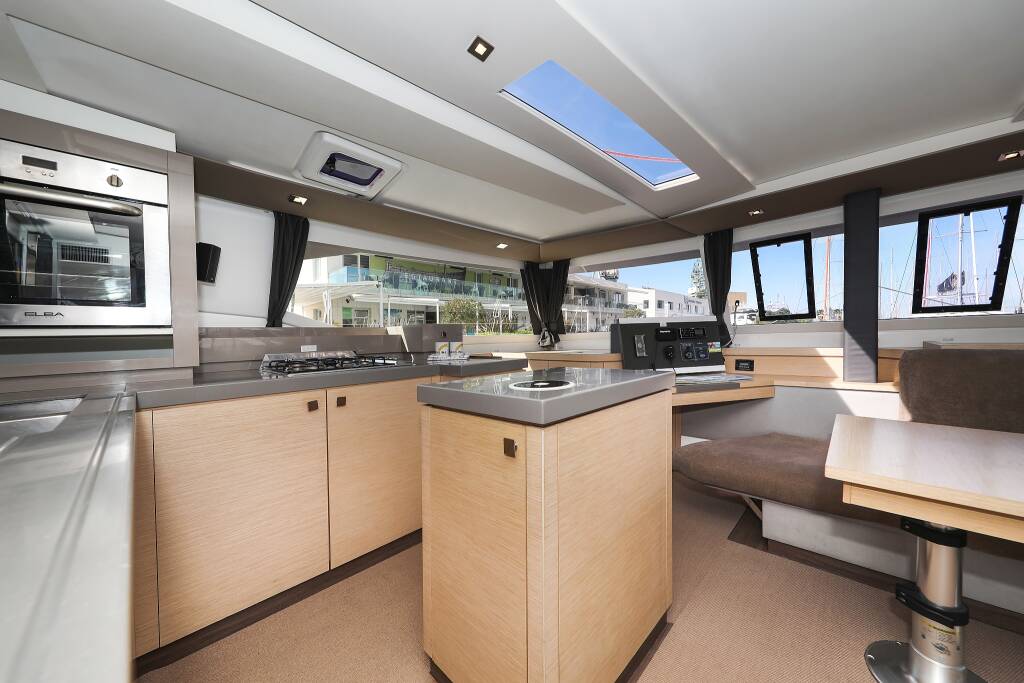 Catamaran Fountaine Pajot Saona 47 Quintet Tamara V