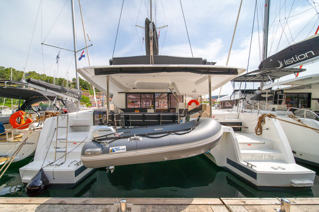 Catamaran Fountaine Pajot Tanna 47 First Life