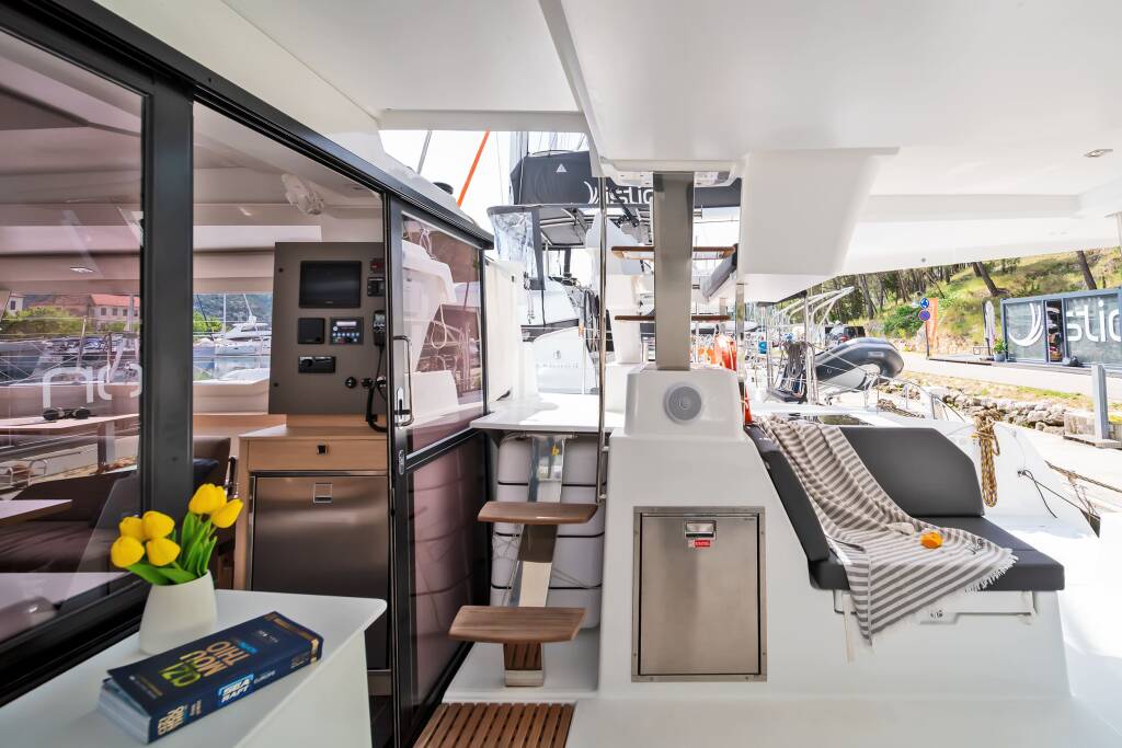 Catamaran Fountaine Pajot Tanna 47 First Life