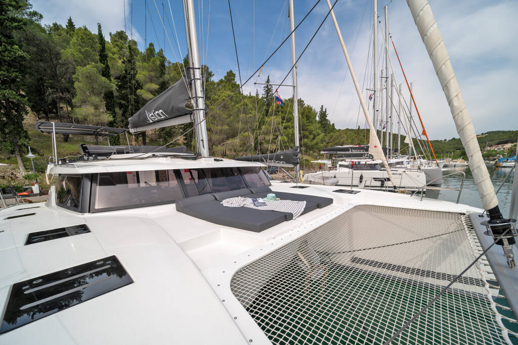 Catamaran Fountaine Pajot Tanna 47 First Life