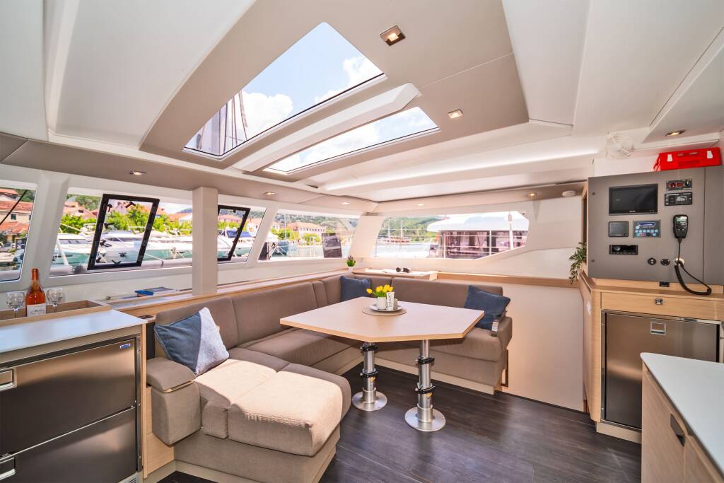 Catamaran Fountaine Pajot Tanna 47 First Life