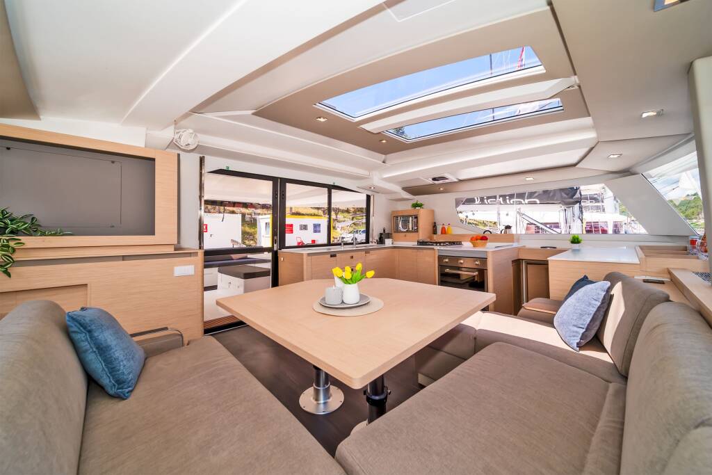 Catamaran Fountaine Pajot Tanna 47 First Life
