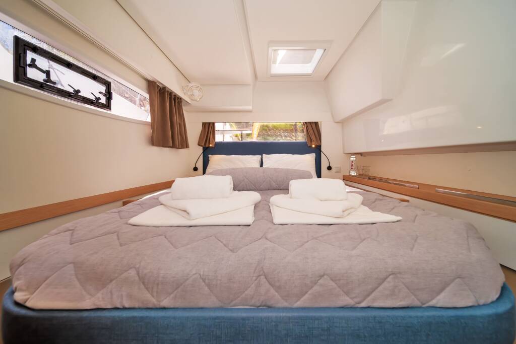 Catamaran Fountaine Pajot Tanna 47 First Life