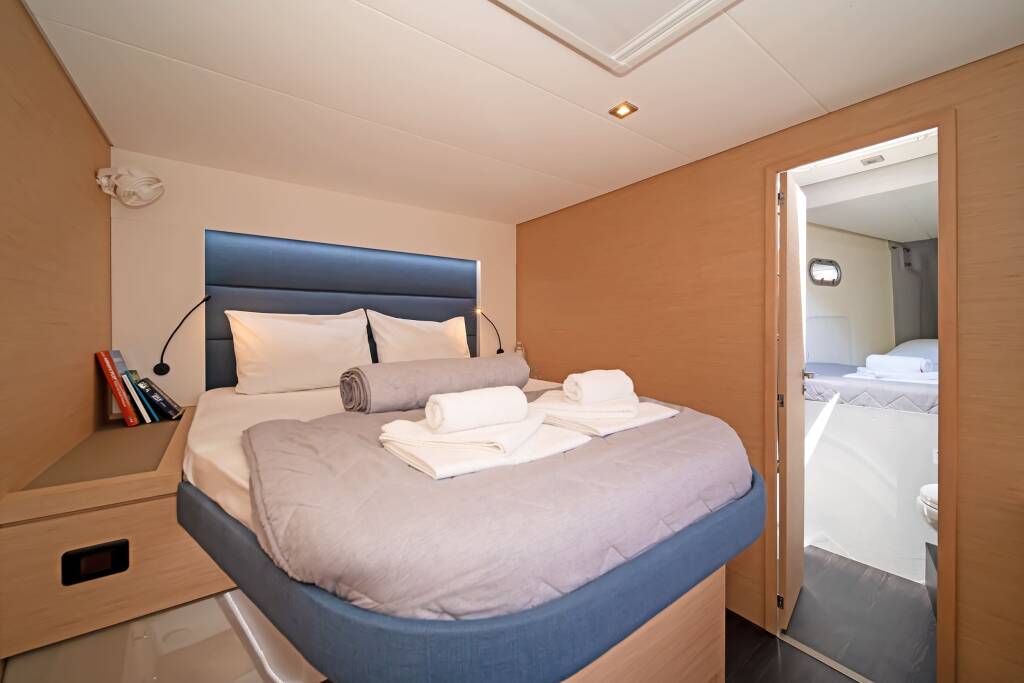 Catamaran Fountaine Pajot Tanna 47 First Life