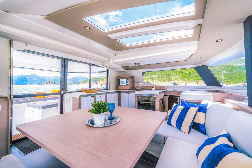 Katamaran Fountaine Pajot Tanna 47 First Life