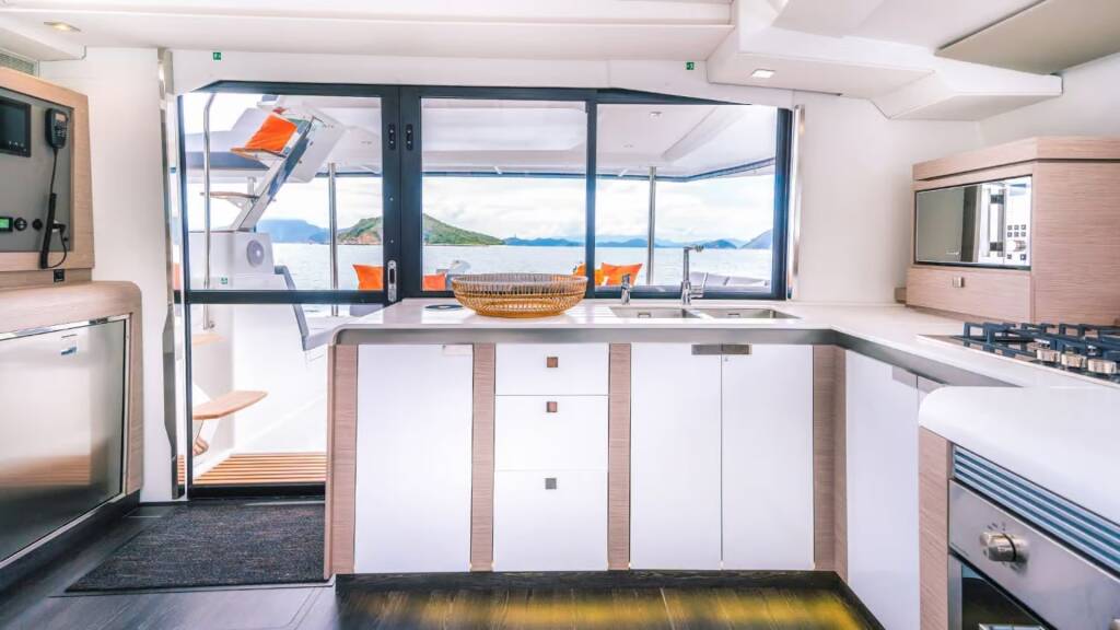 Katamaran Fountaine Pajot Tanna 47 Blue Angel