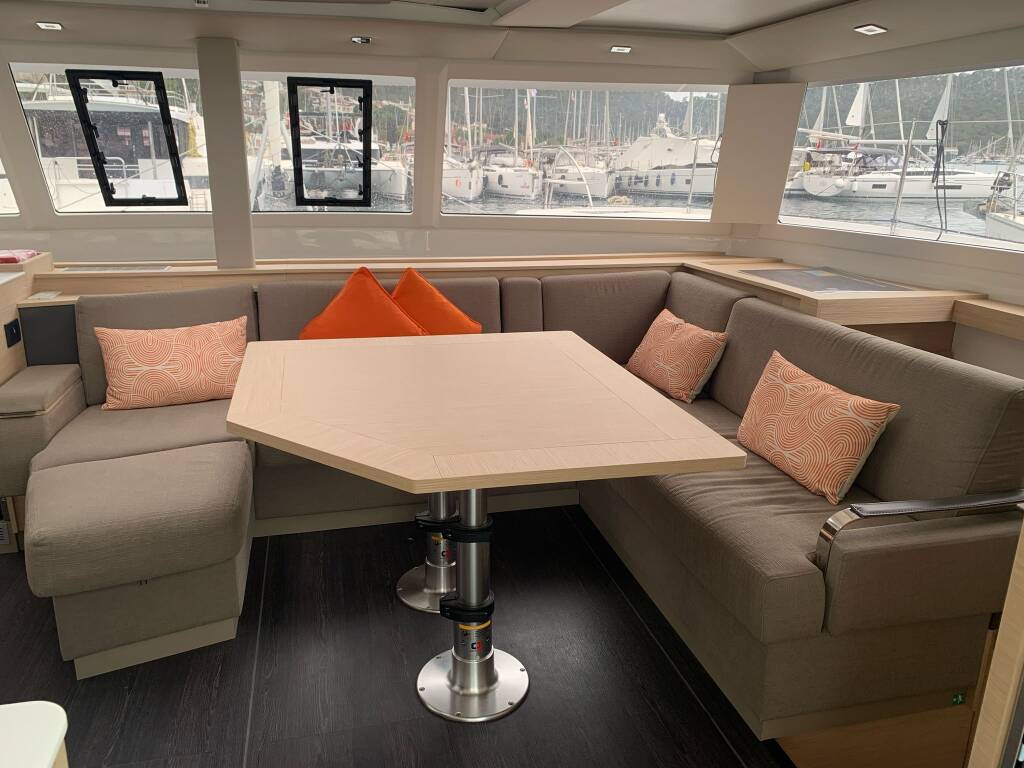 Katamaran Fountaine Pajot Tanna 47 Blue Angel