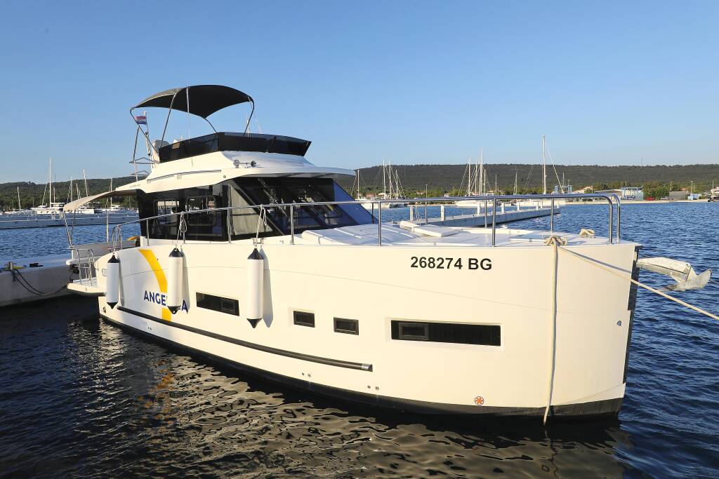 Motor yacht Futura 40 Grand Horizon Backup