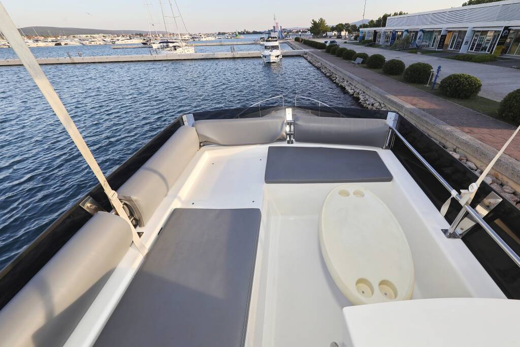 Motor yacht Futura 40 Grand Horizon Backup