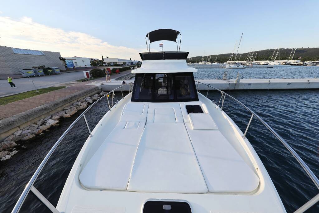 Motoryacht Futura 40 Grand Horizon Backup