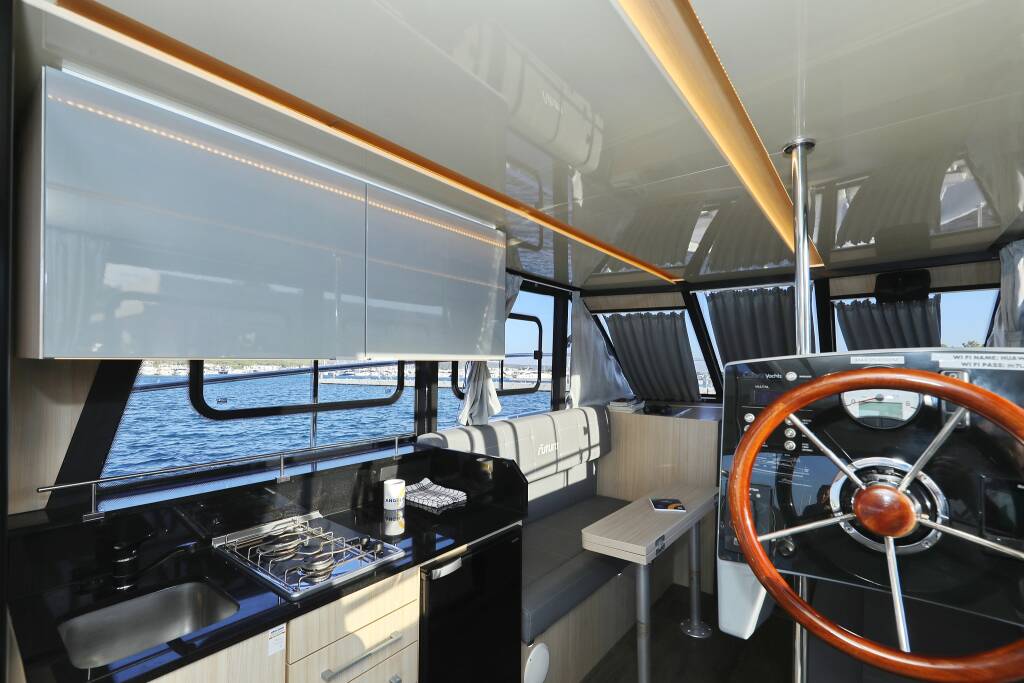 Motoryacht Futura 40 Grand Horizon Backup