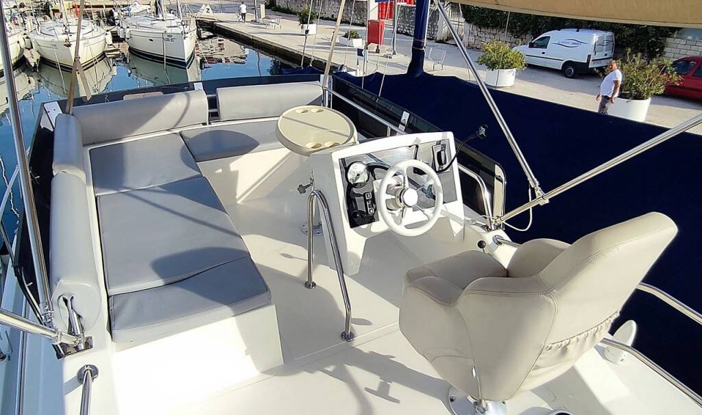 Motor yacht Futura 40 Grand Horizon 