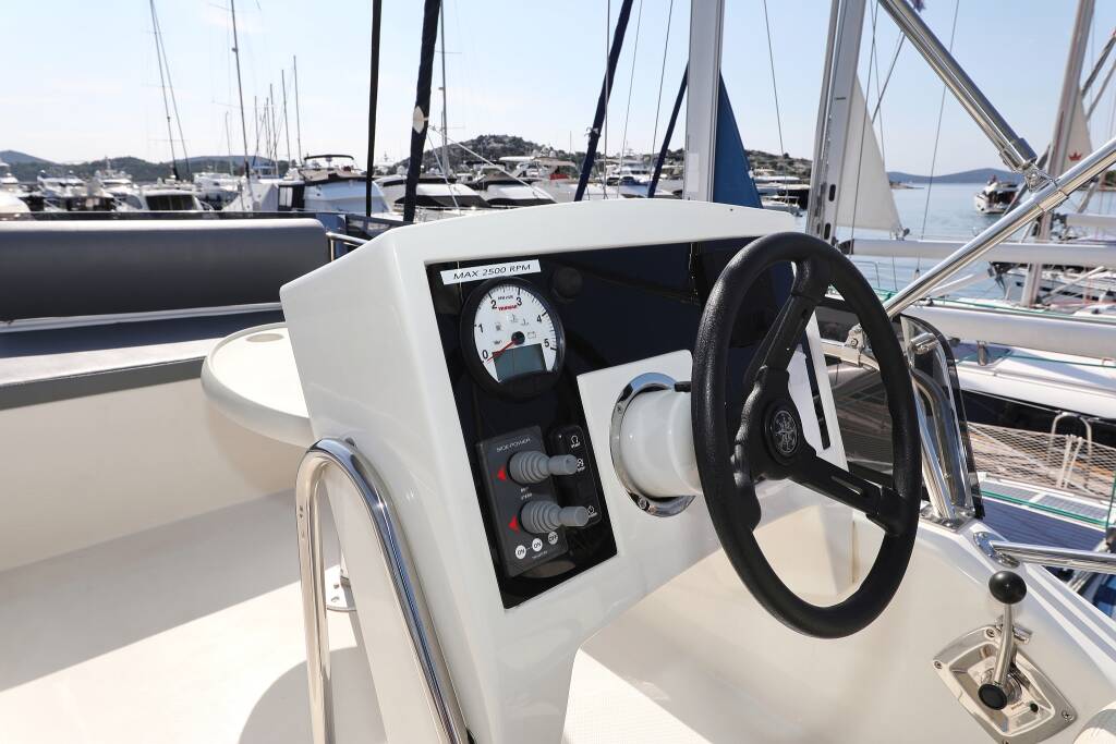 Motor yacht Futura 40 Grand Horizon Muneca 