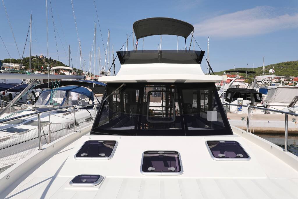 Motor yacht Futura 40 Grand Horizon Muneca 