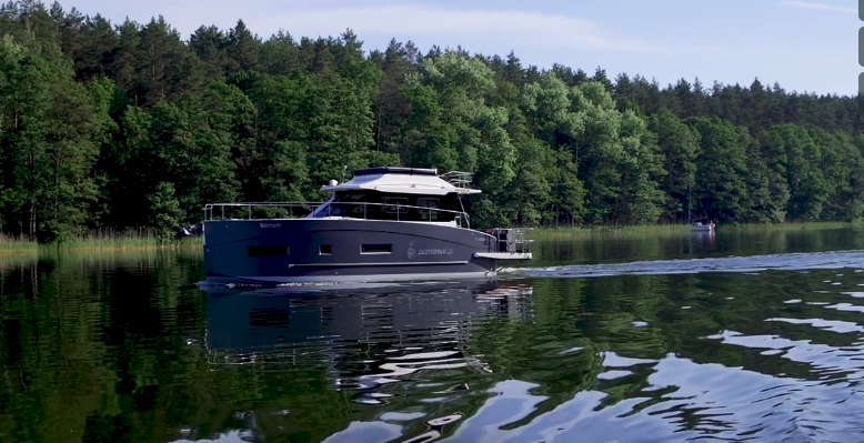 Motor yacht Futura 40 Grand Horizon Nanda