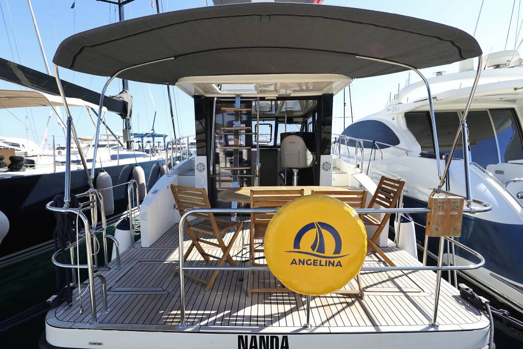 Motor yacht Futura 40 Grand Horizon Nanda