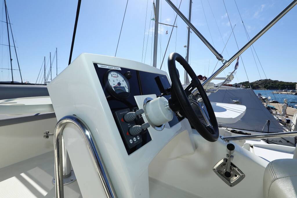 Motor yacht Futura 40 Grand Horizon Nanda