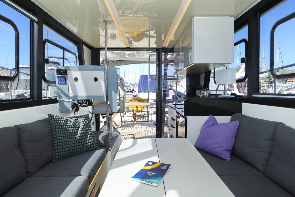 Motor yacht Futura 40 Grand Horizon Nanda