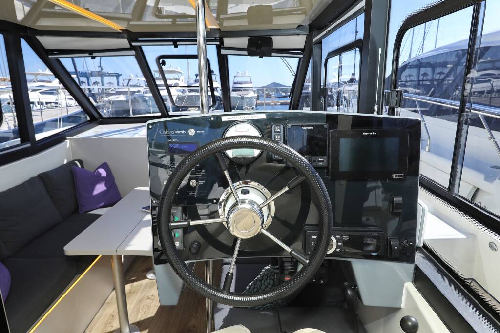 Motor yacht Futura 40 Grand Horizon Nanda