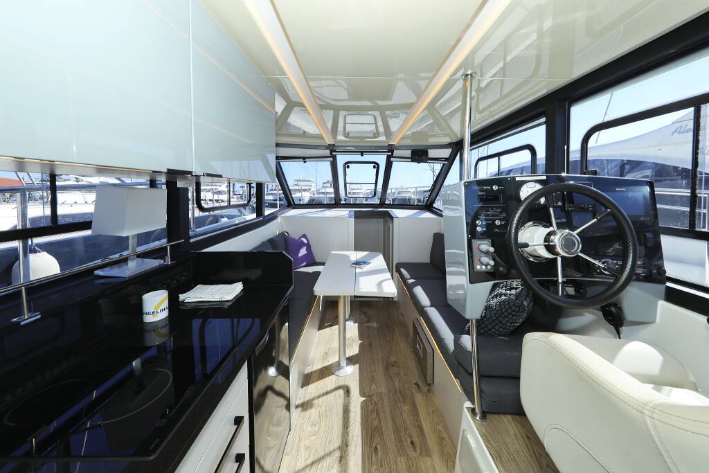 Motor yacht Futura 40 Grand Horizon Nanda