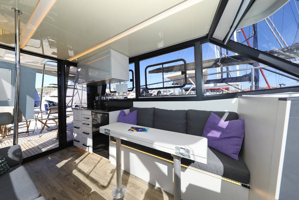 Motor yacht Futura 40 Grand Horizon Nanda