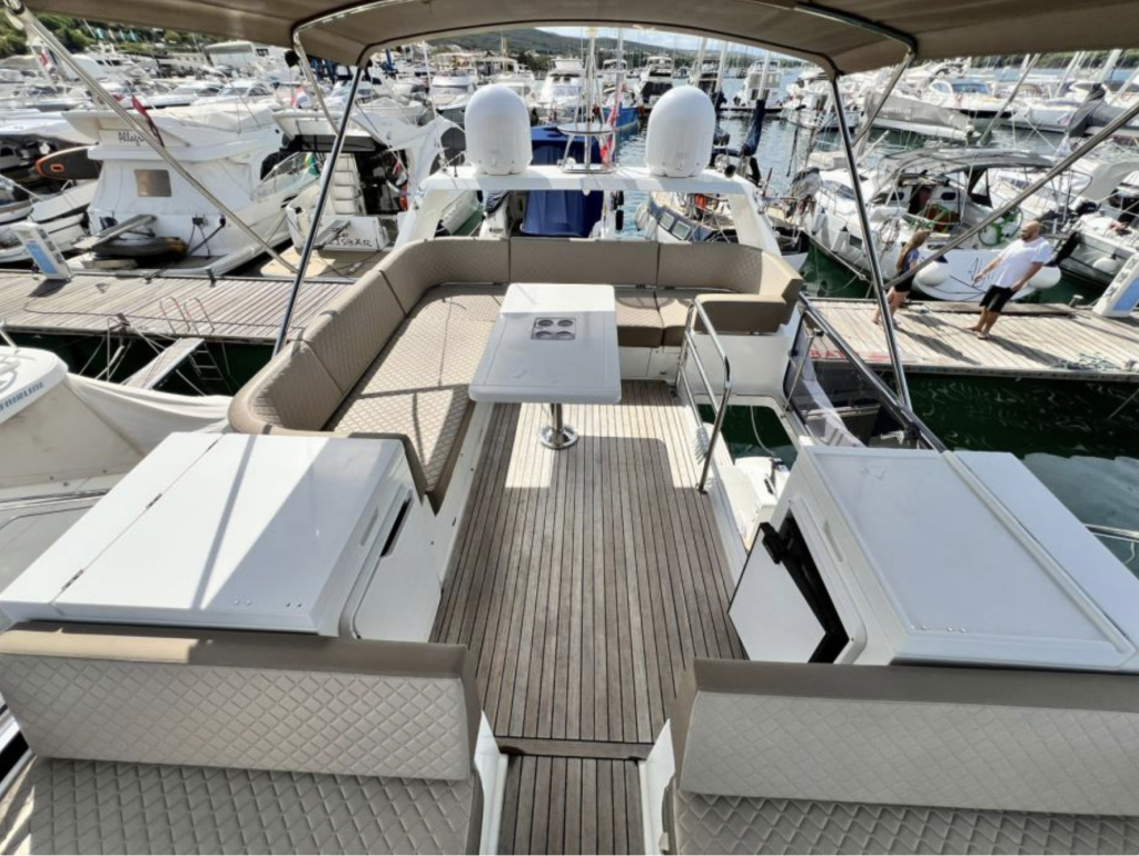Motor yacht Galeon 420 Minesa
