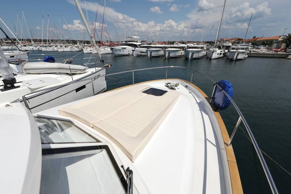 Motor yacht Greenline 33 Mozart