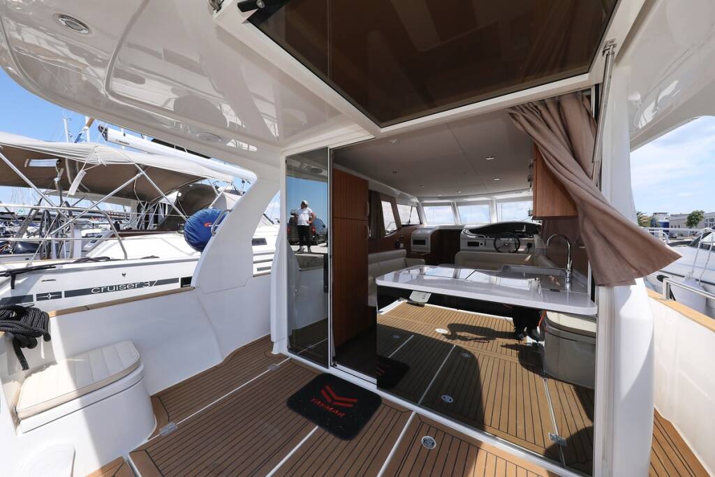 Motor yacht Greenline 33 Mozart