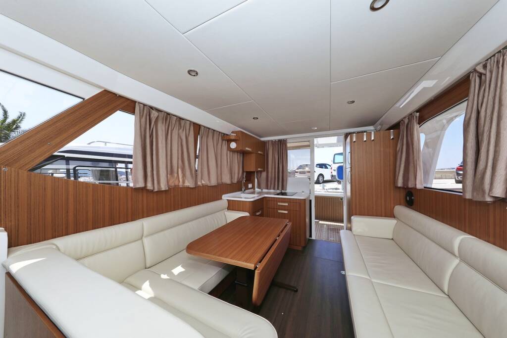 Motor yacht Greenline 33 Mozart