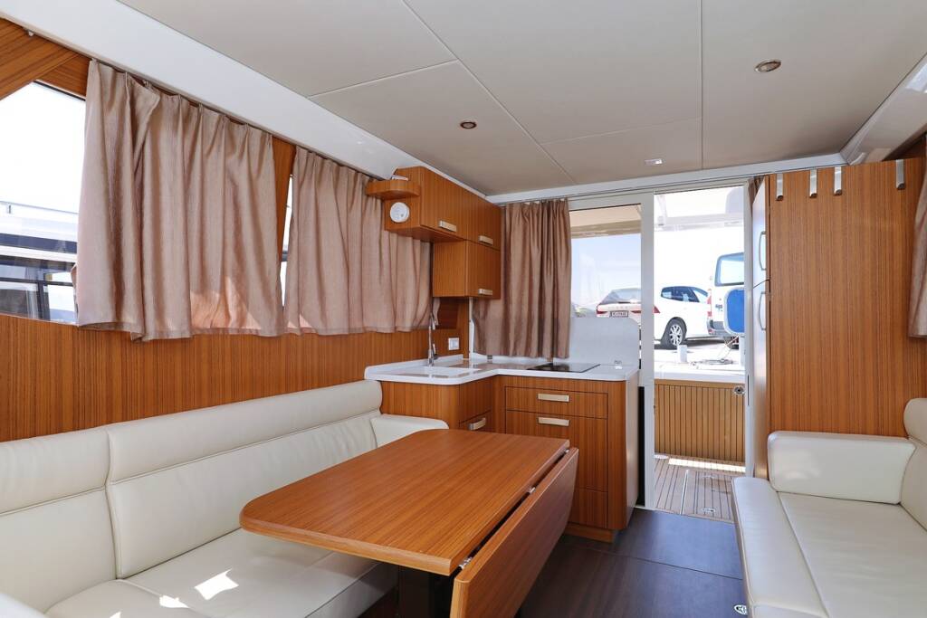 Motor yacht Greenline 33 Mozart