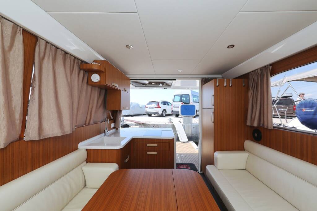 Motor yacht Greenline 33 Mozart
