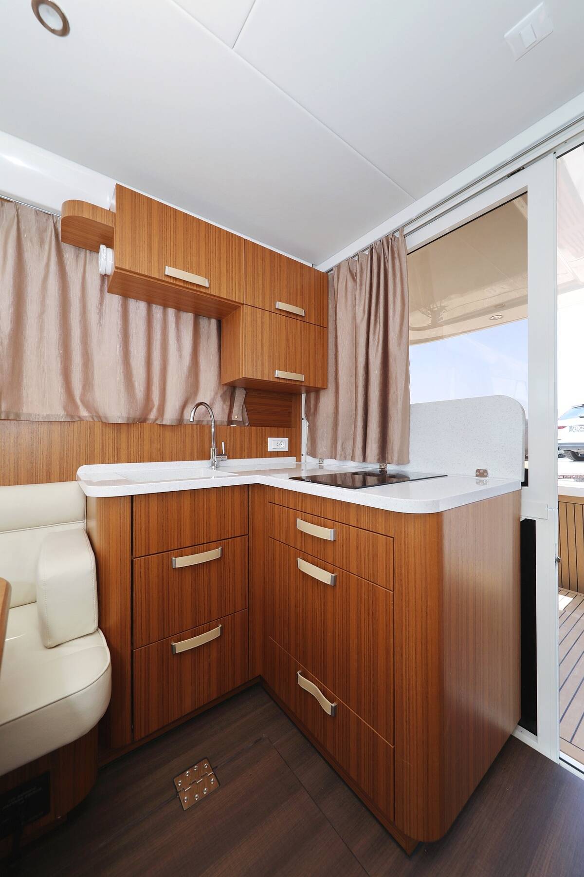 Motor yacht Greenline 33 Mozart