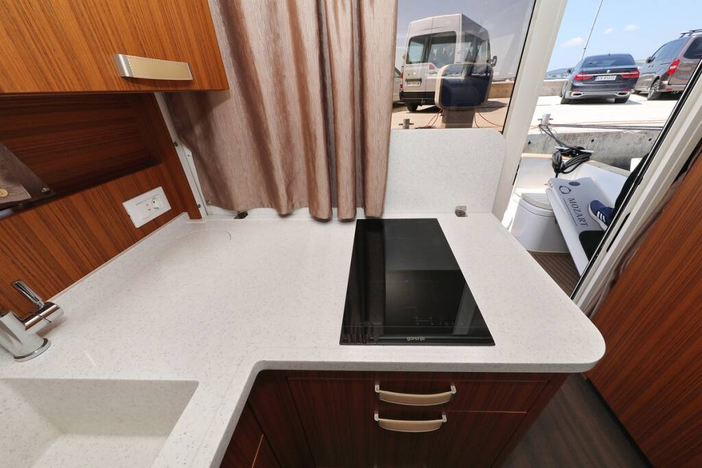 Motor yacht Greenline 33 Mozart