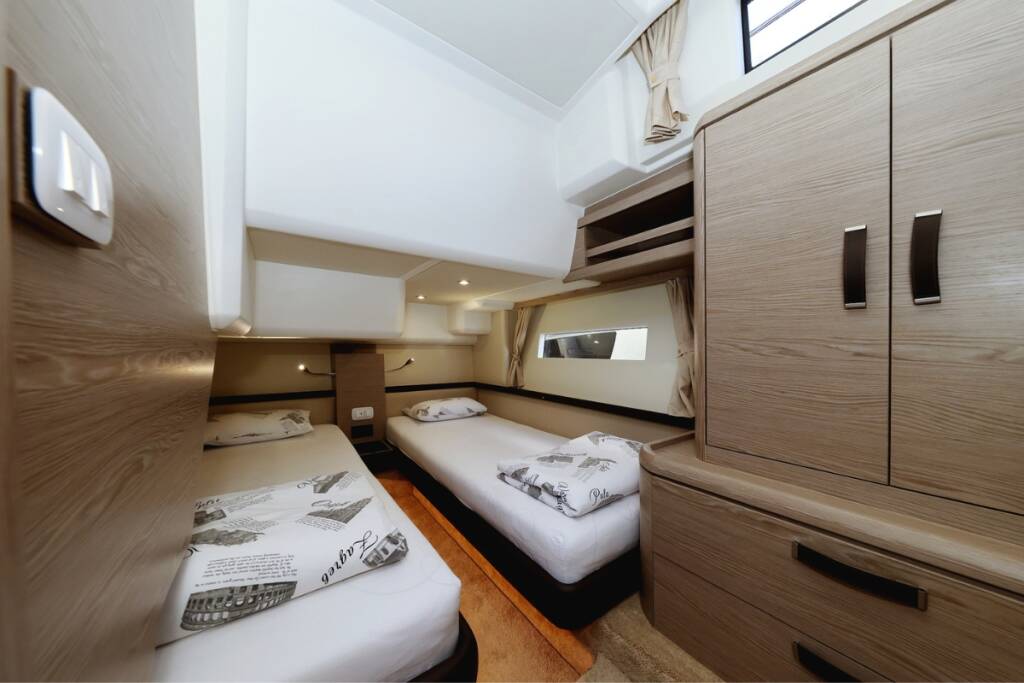 Motor yacht Greenline 48 Vegas