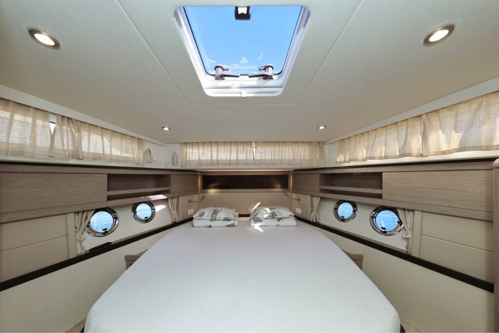 Motor yacht Greenline 48 Vegas