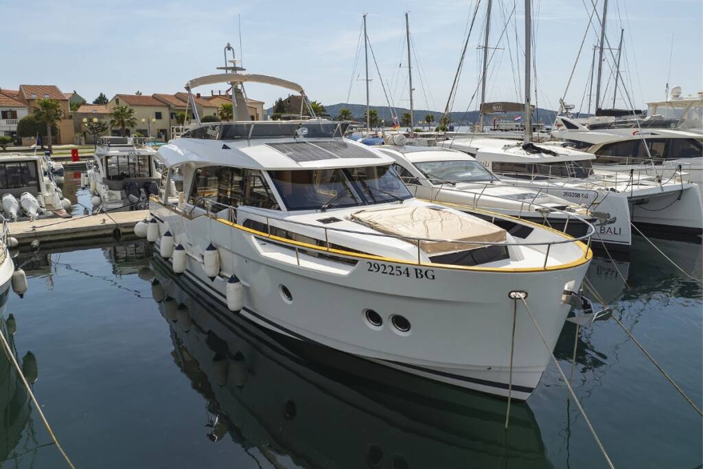 Motoryacht Greenline 48 Red Hot