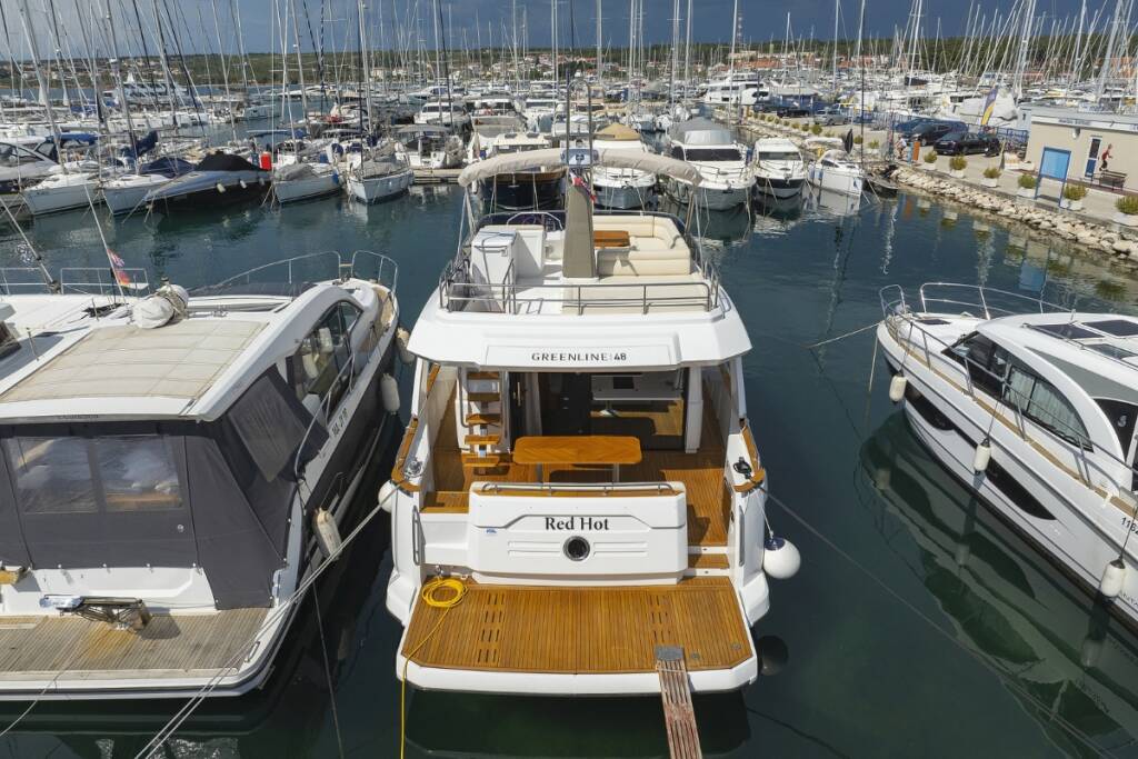 Motoryacht Greenline 48 Red Hot
