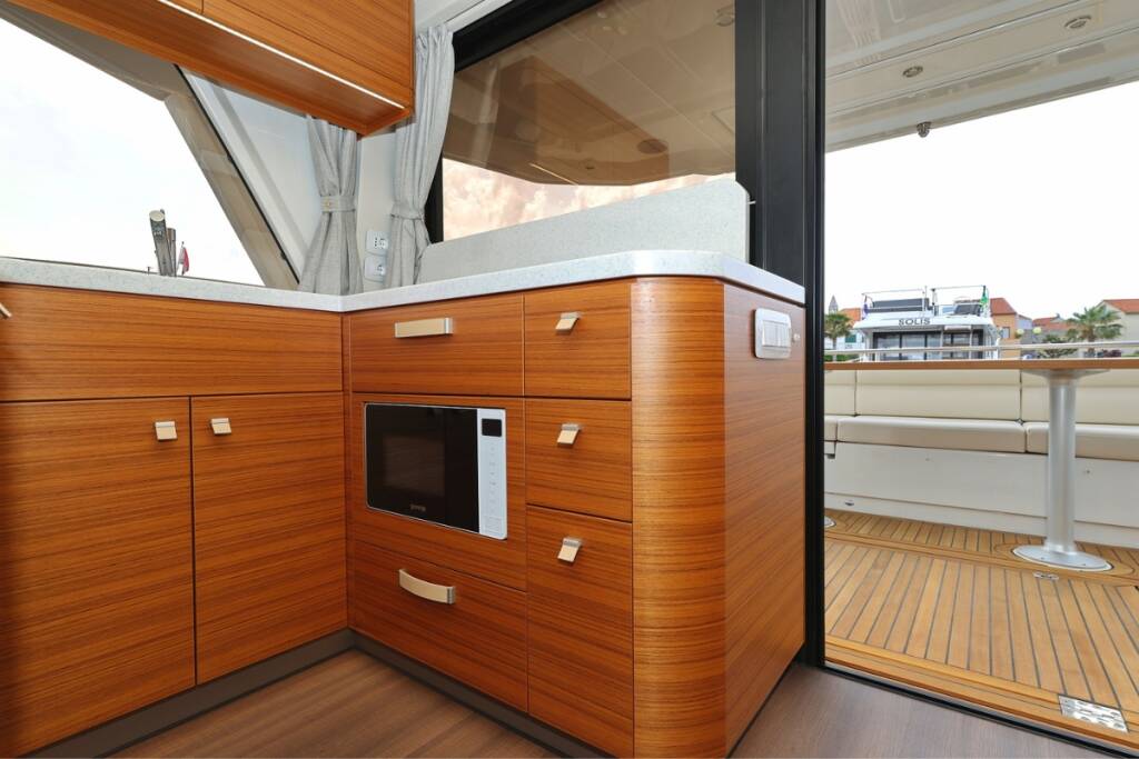 Motoryacht Greenline 48 Red Hot