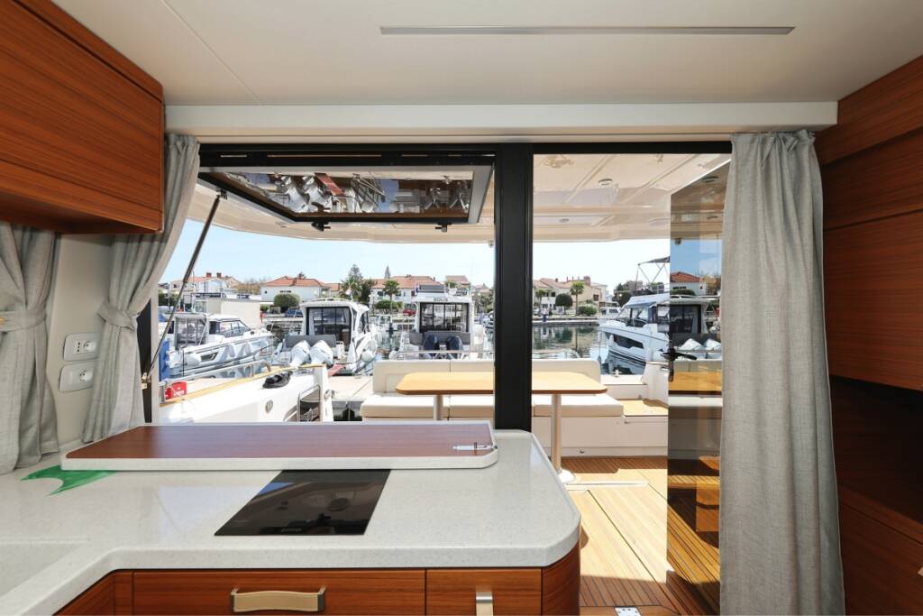 Motoryacht Greenline 48 Red Hot