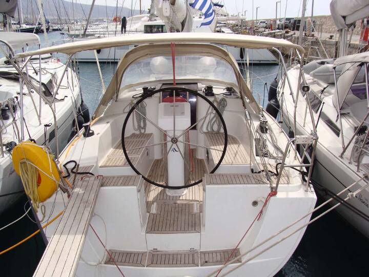 Sailing yacht Hanse 325 Selini